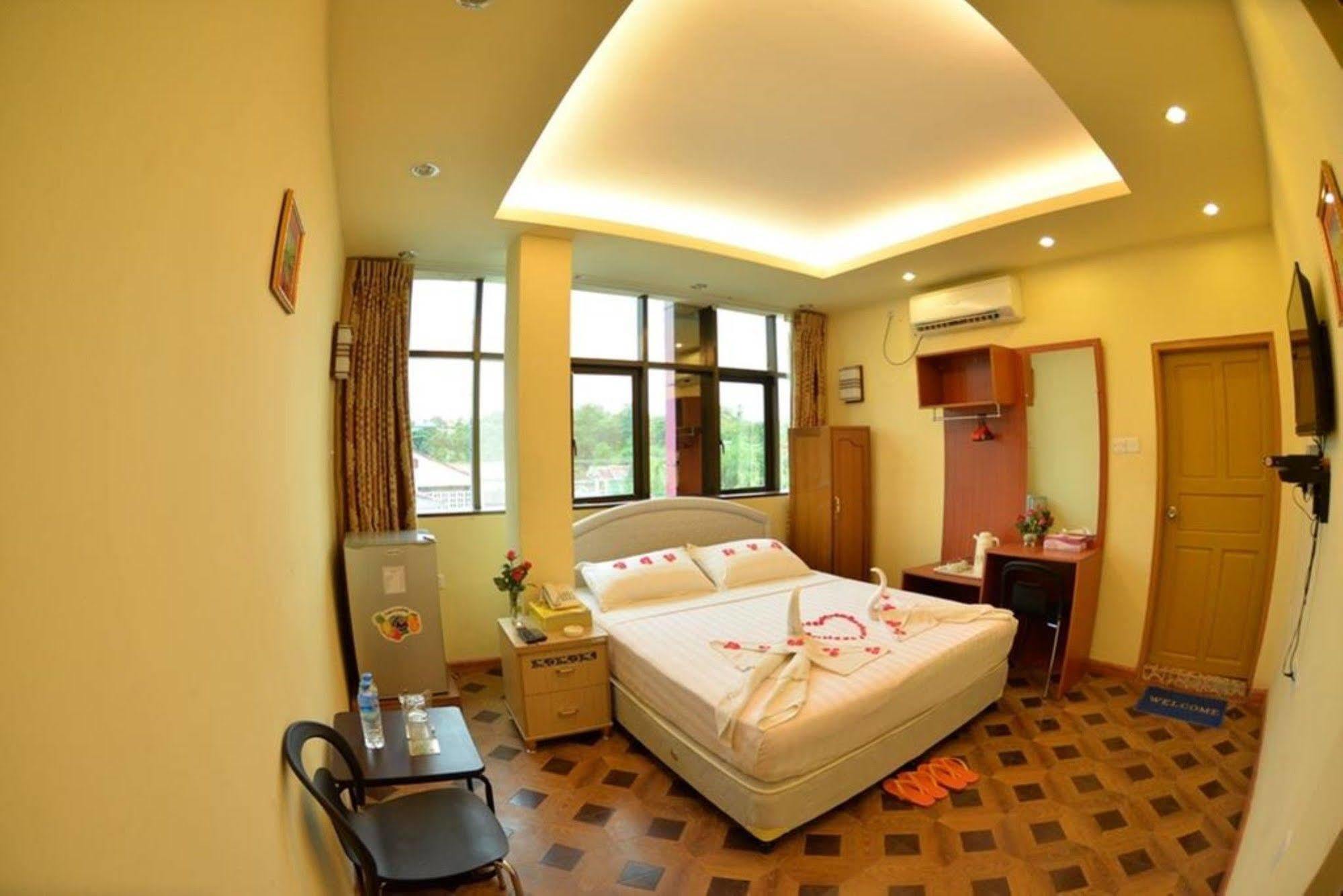 New Golden Forward Hotel Yangon Exterior photo